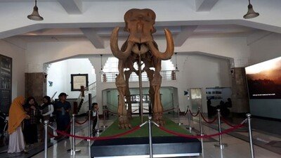 Wisata Hi-Tech VR dan AR